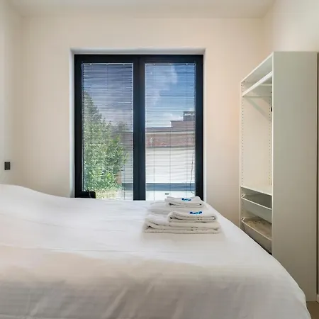 Design Nabij Station, Musea &centrum * גנט